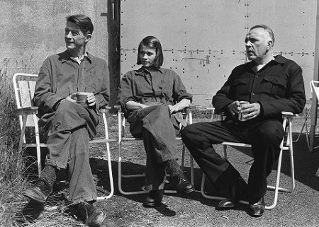 Richard Burton (r) taking a break with John Hurt (l) and Suzanna Hamilton